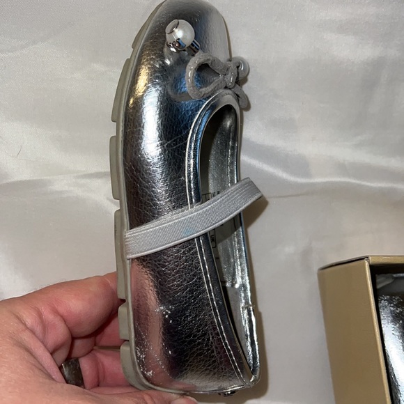 Michael Kors size 7 ballet style sandal. - Picture 8 of 8